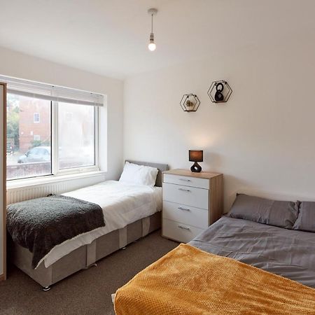 Spacious Home Close To City Centre Location 리즈 외부 사진