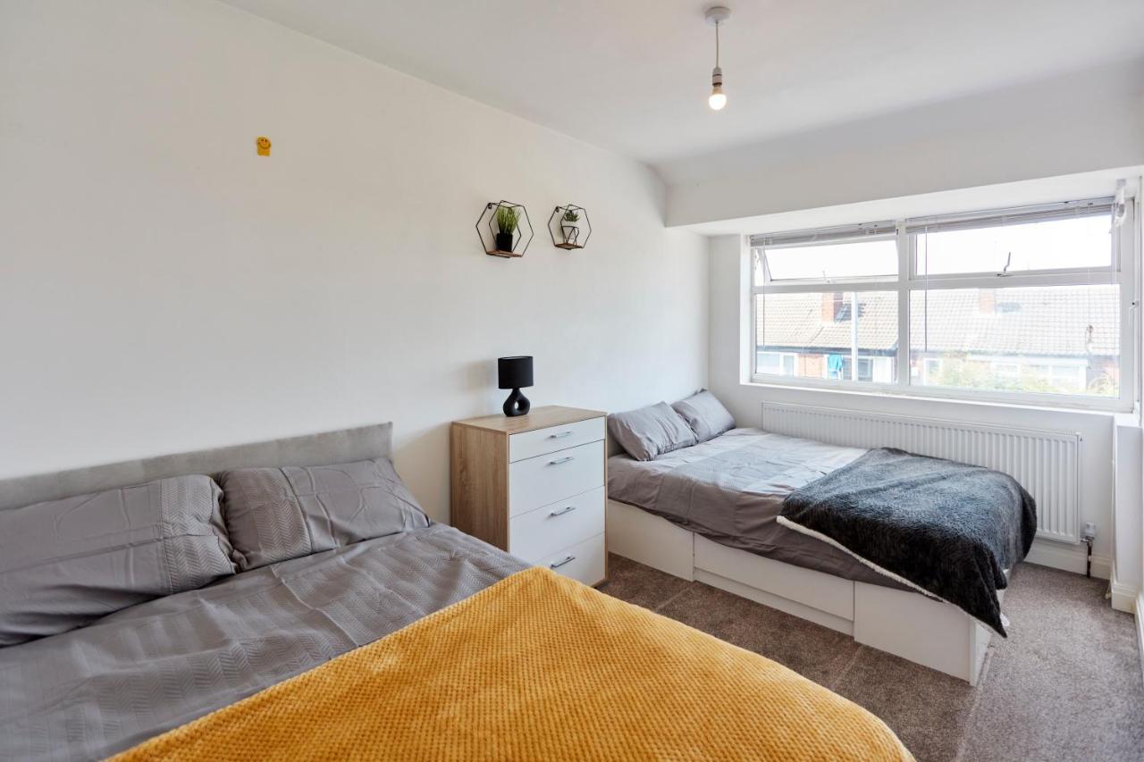 Spacious Home Close To City Centre Location 리즈 외부 사진