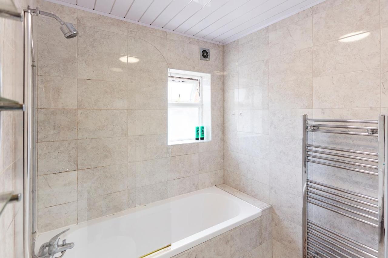 Spacious Home Close To City Centre Location 리즈 외부 사진