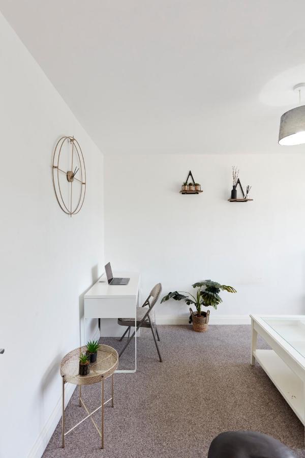 Spacious Home Close To City Centre Location 리즈 외부 사진