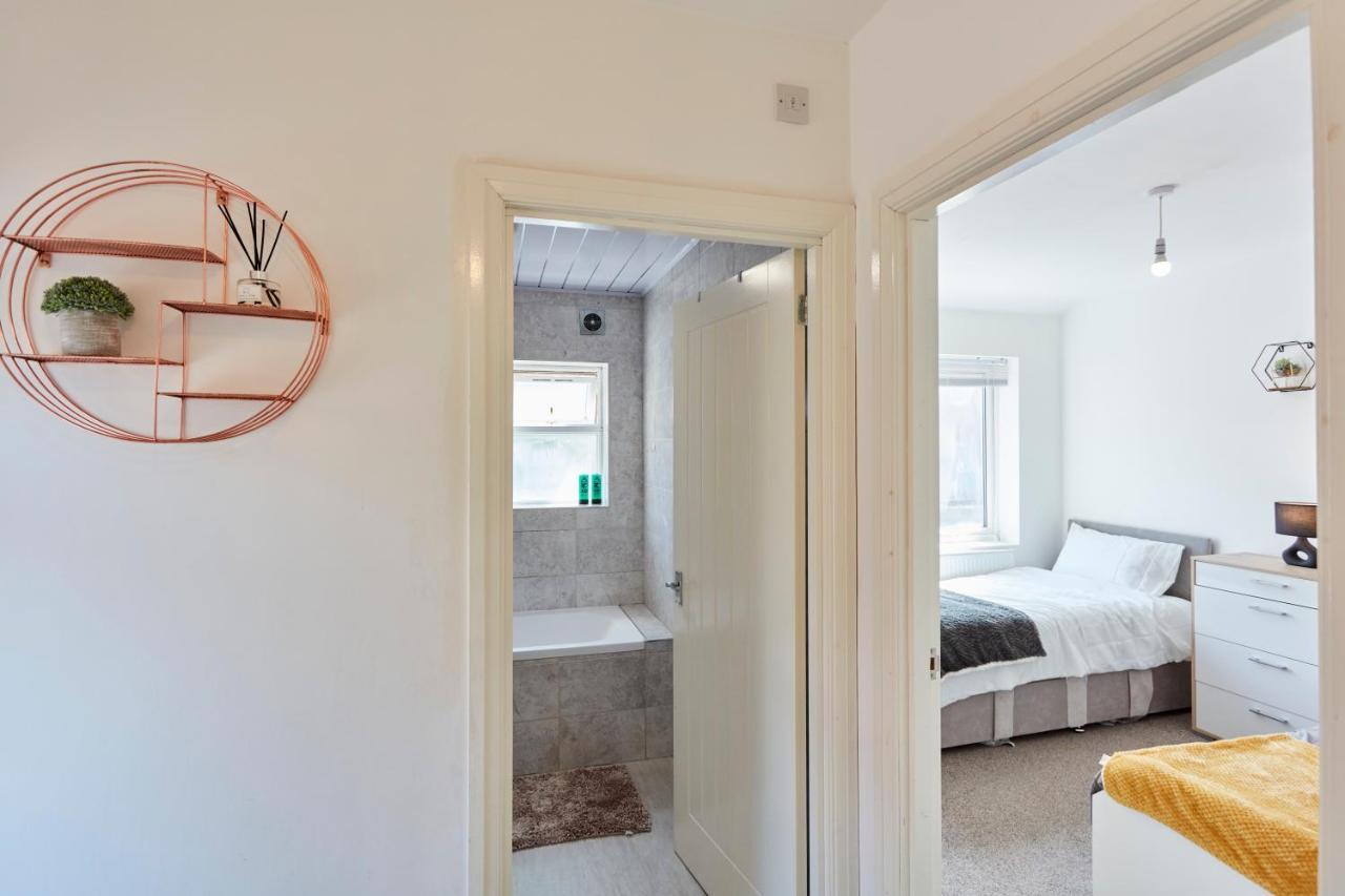 Spacious Home Close To City Centre Location 리즈 외부 사진