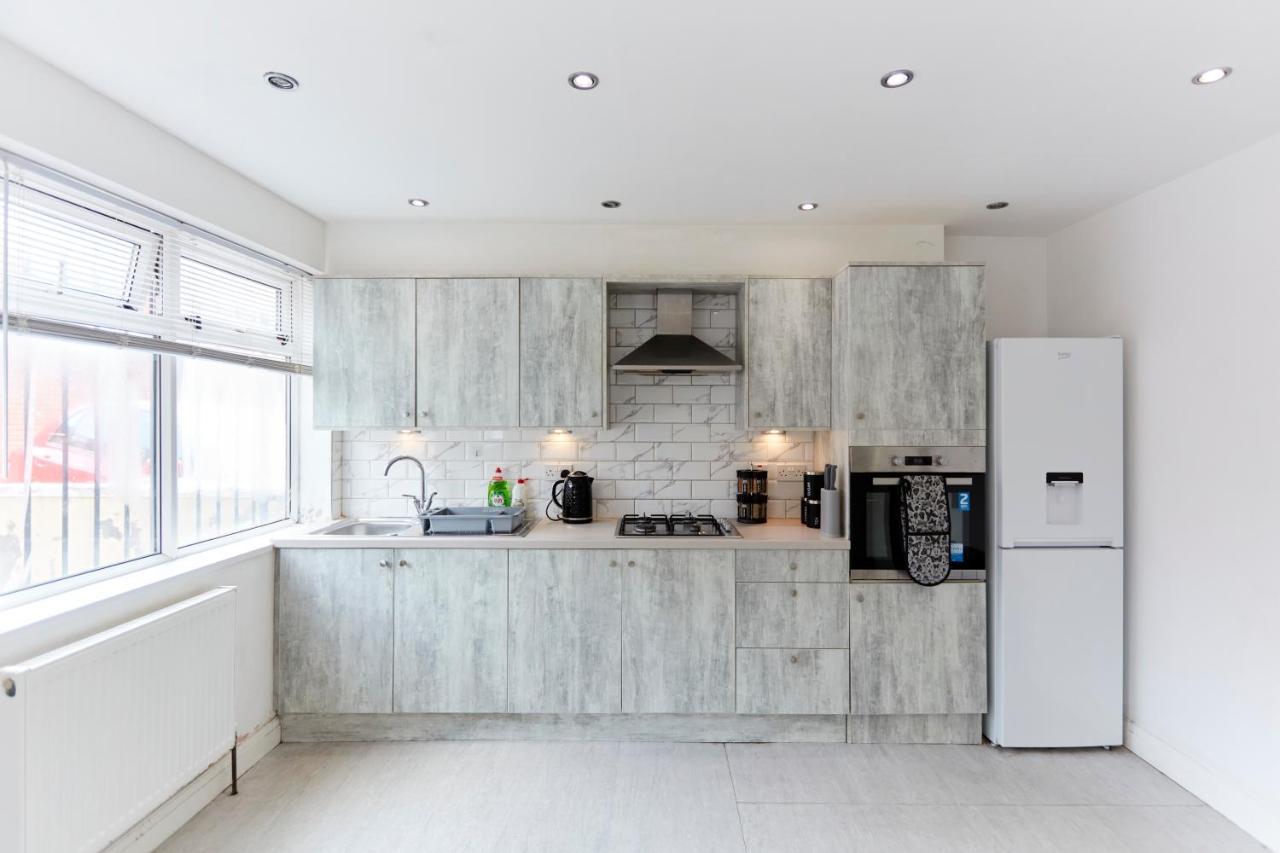 Spacious Home Close To City Centre Location 리즈 외부 사진