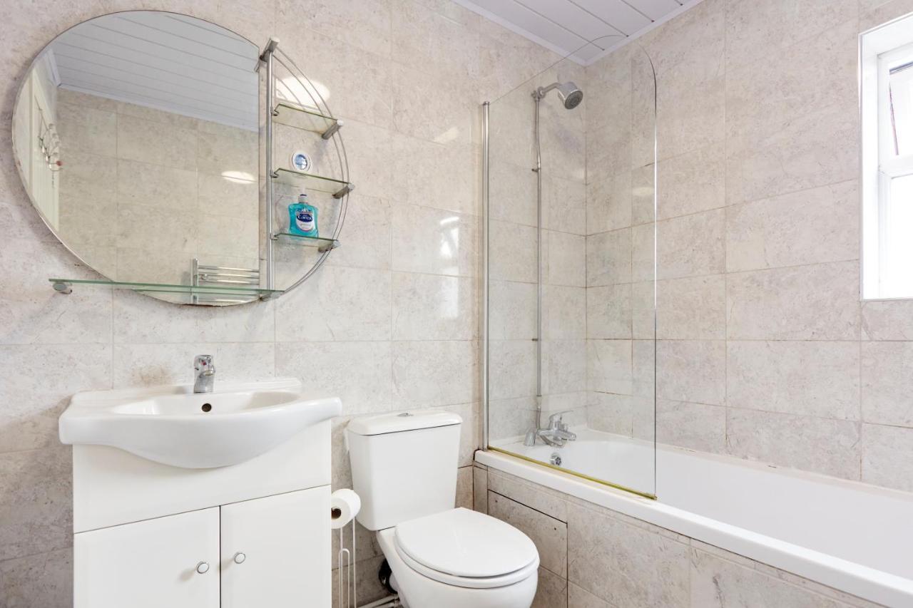 Spacious Home Close To City Centre Location 리즈 외부 사진
