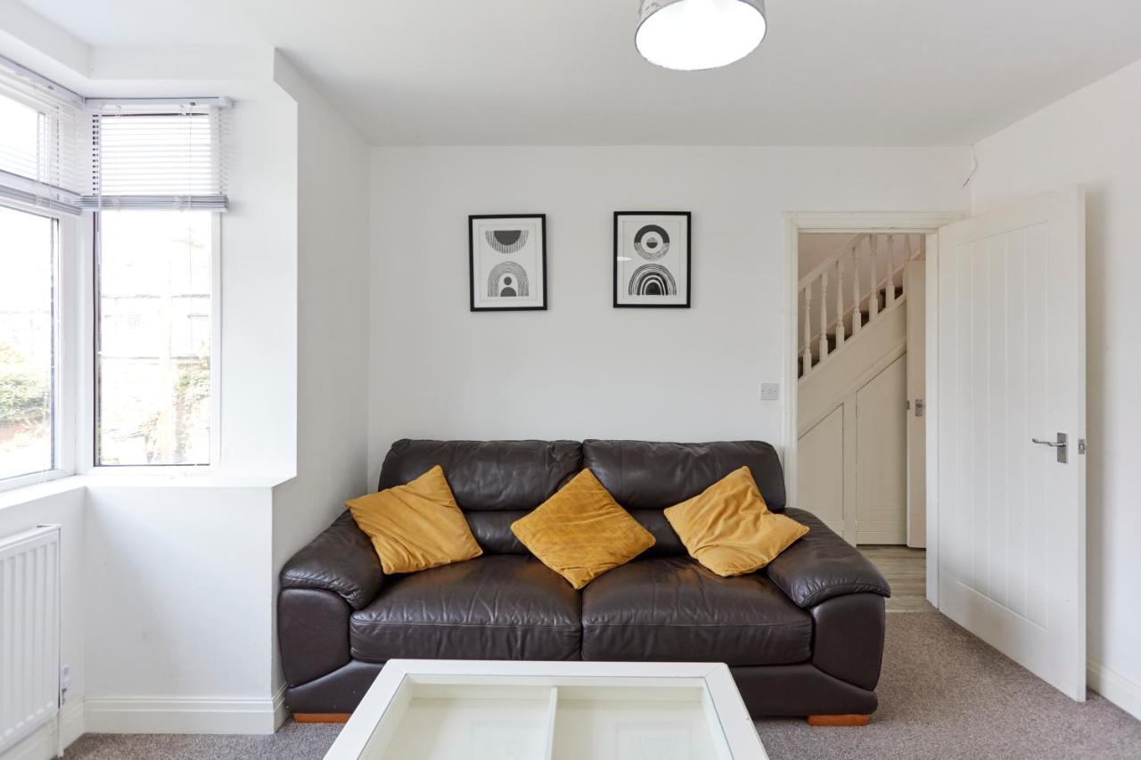 Spacious Home Close To City Centre Location 리즈 외부 사진