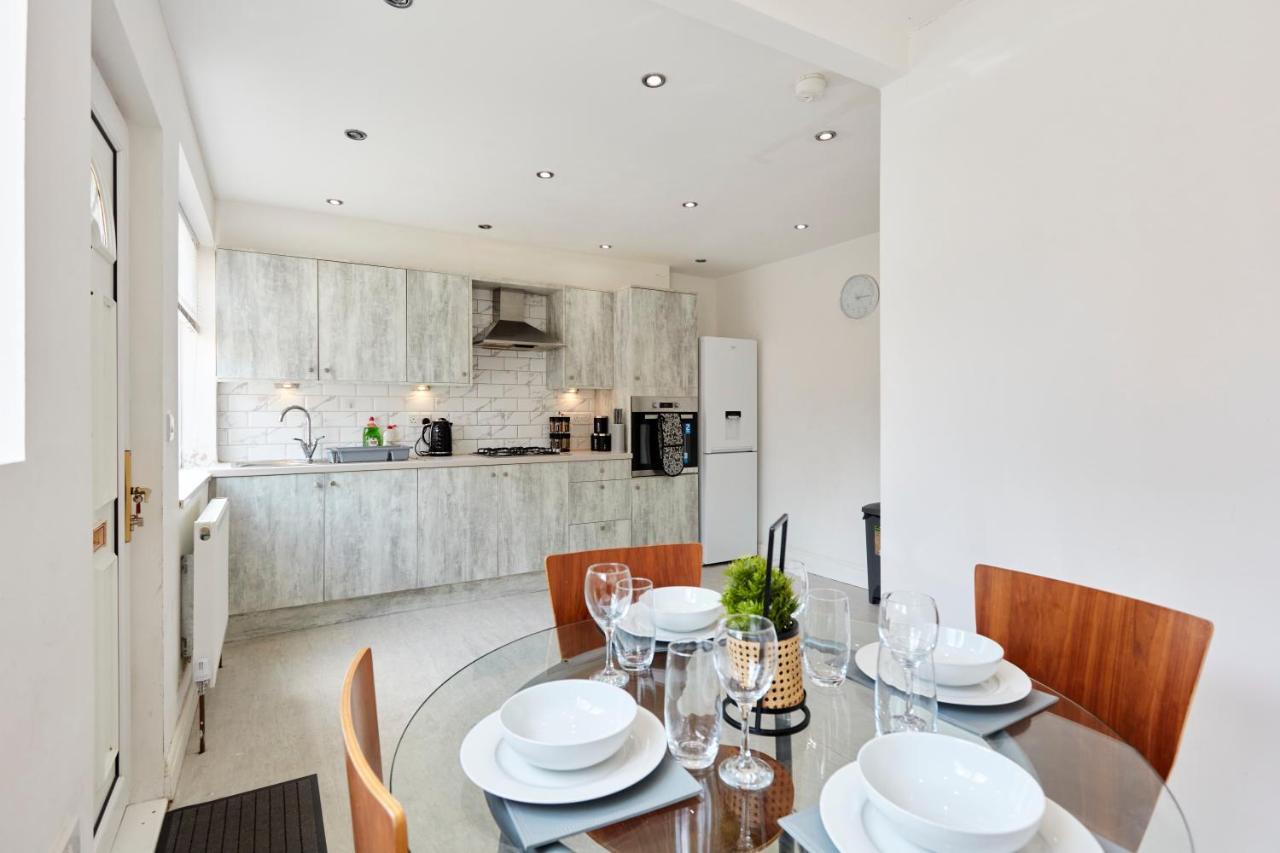 Spacious Home Close To City Centre Location 리즈 외부 사진