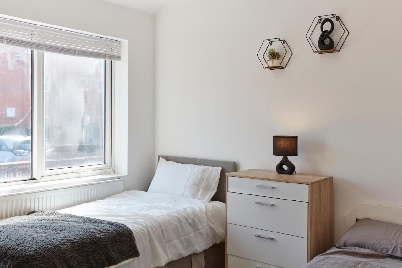 Spacious Home Close To City Centre Location 리즈 외부 사진
